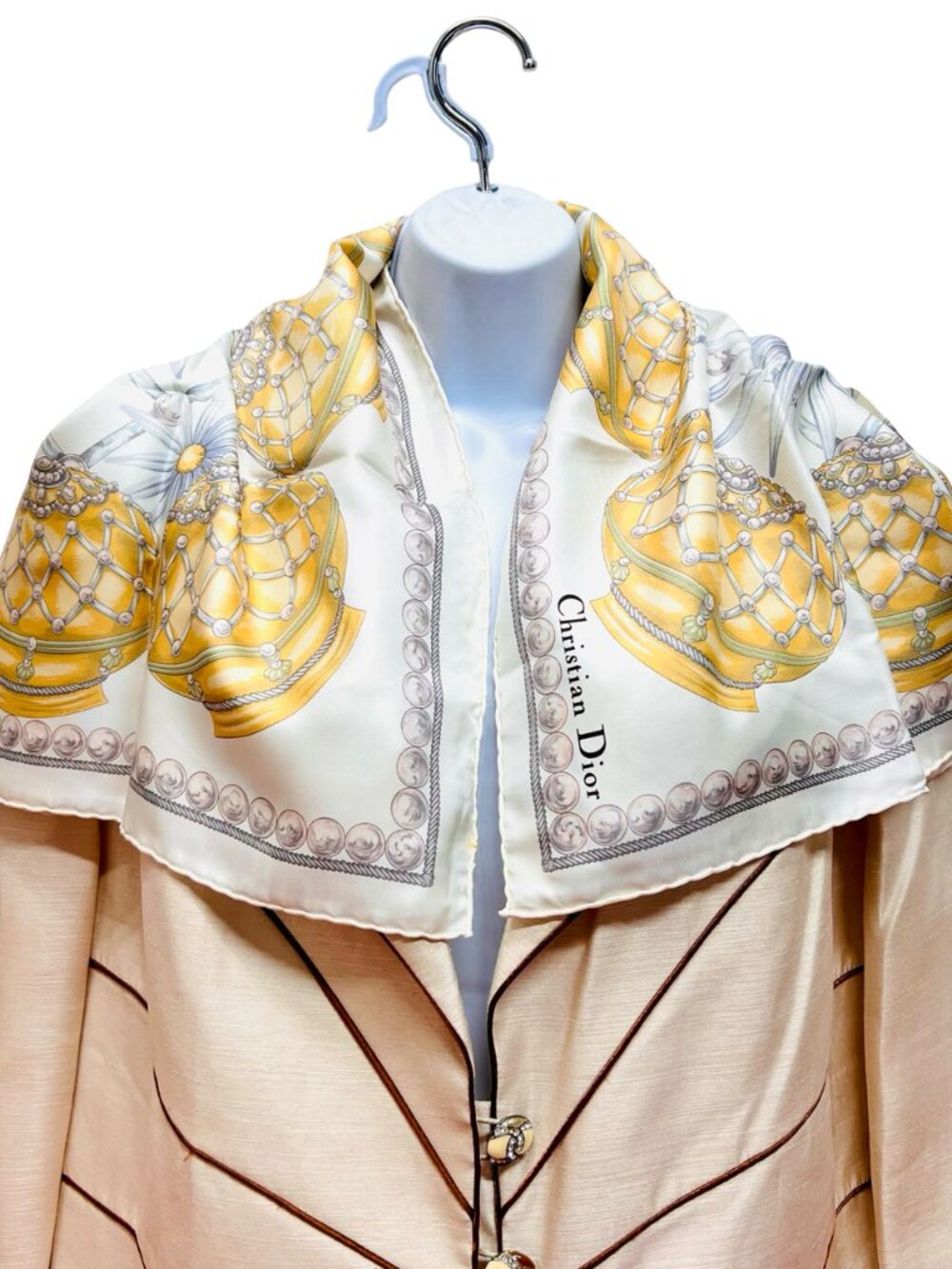 Beautiful Christian Dior 100% Silk Satin Scarf 34"Sand beige gold ceramic (32 - Picture 7 of 16